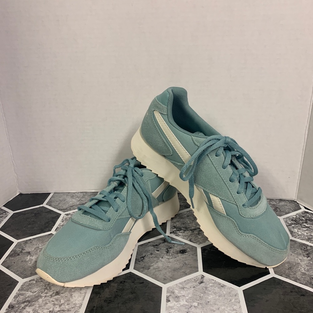 Reebok Classics Women’s Shoe light green